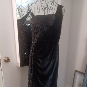 One-Shoulder Black Sequin Velvet Evening Dress